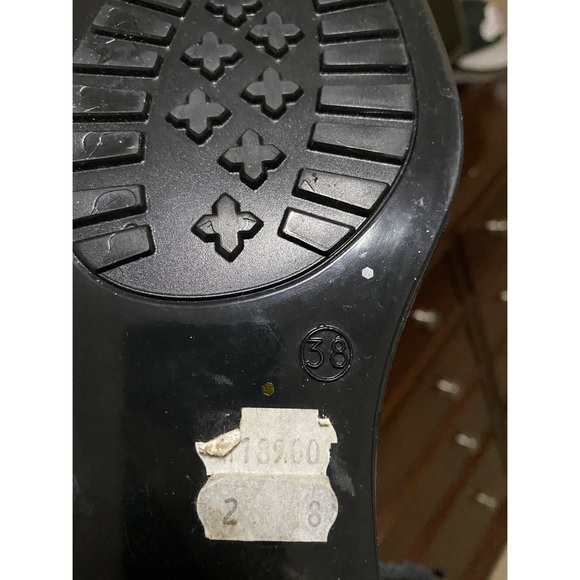 Black Guess Boots - Picture 2 of 2